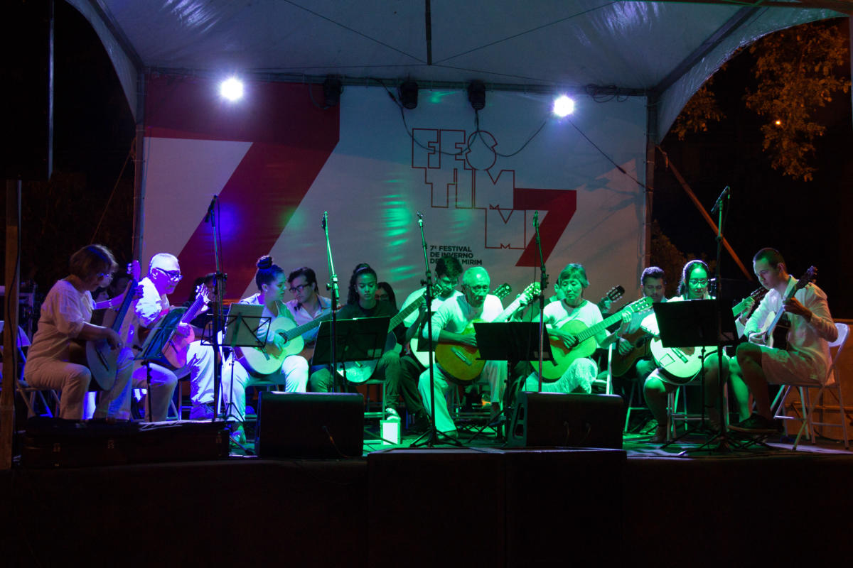 orquestra violões - foto cida melo (2)